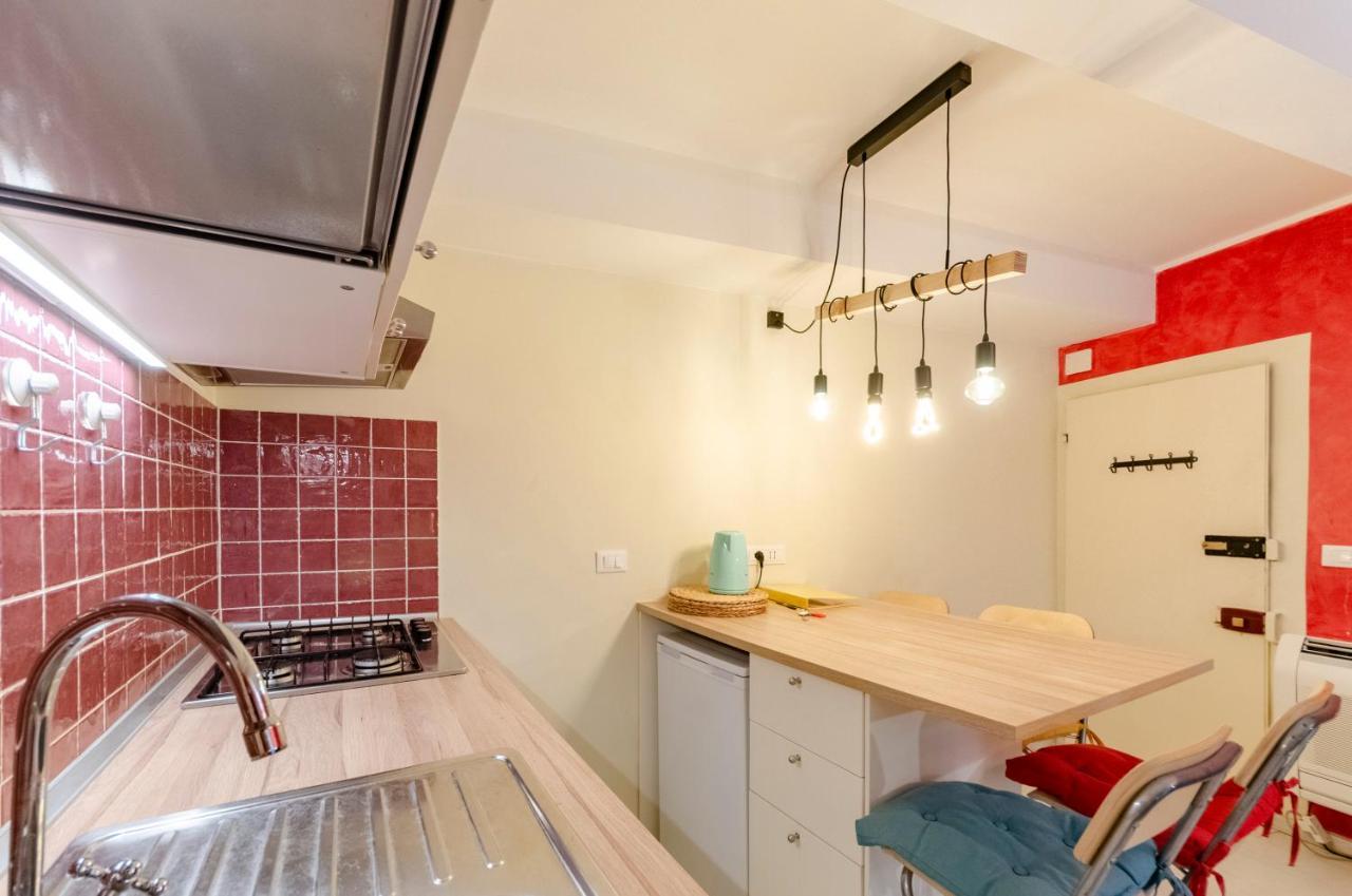 Апартаменты Joivy Cosy Flat In The Centre Генуя Экстерьер фото